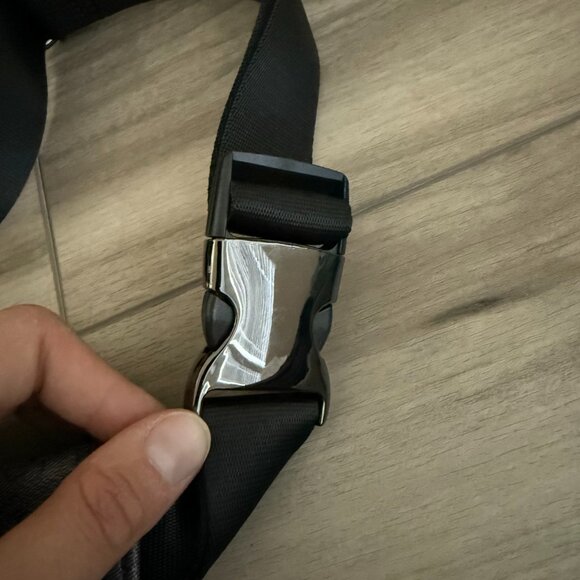 Guess Fanny Pack - Picture 3 of 3